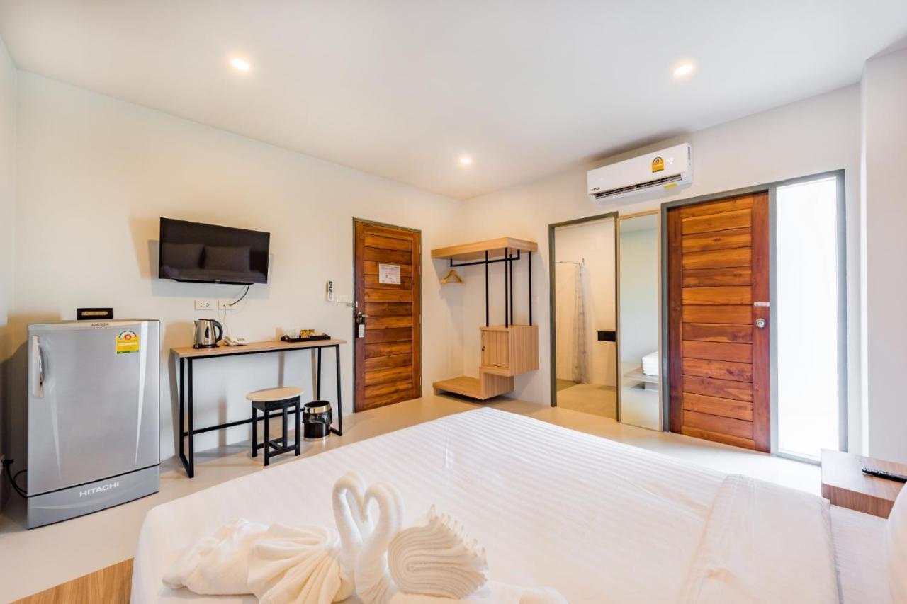 Phuket Marine Poshtel - Sha Plus Chalong Exterior foto